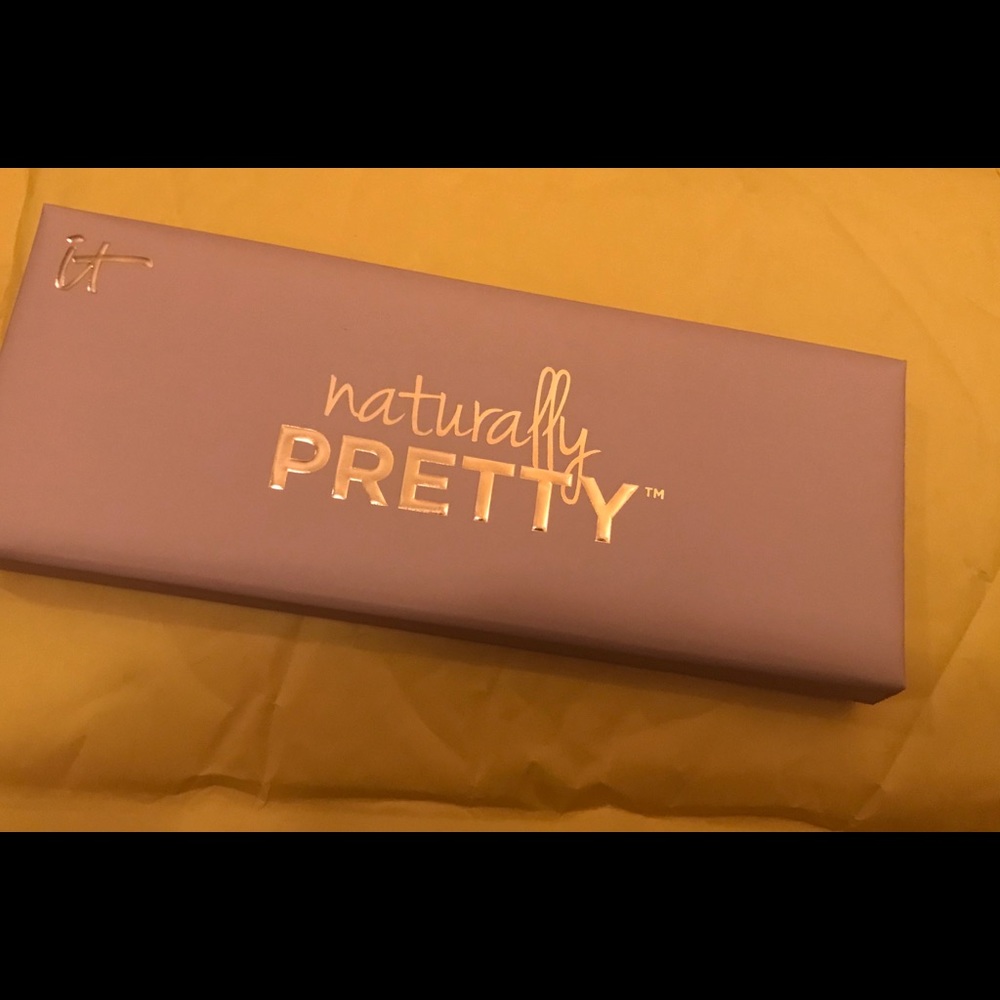 NWT-IT Cosmetics eye shadow palette
